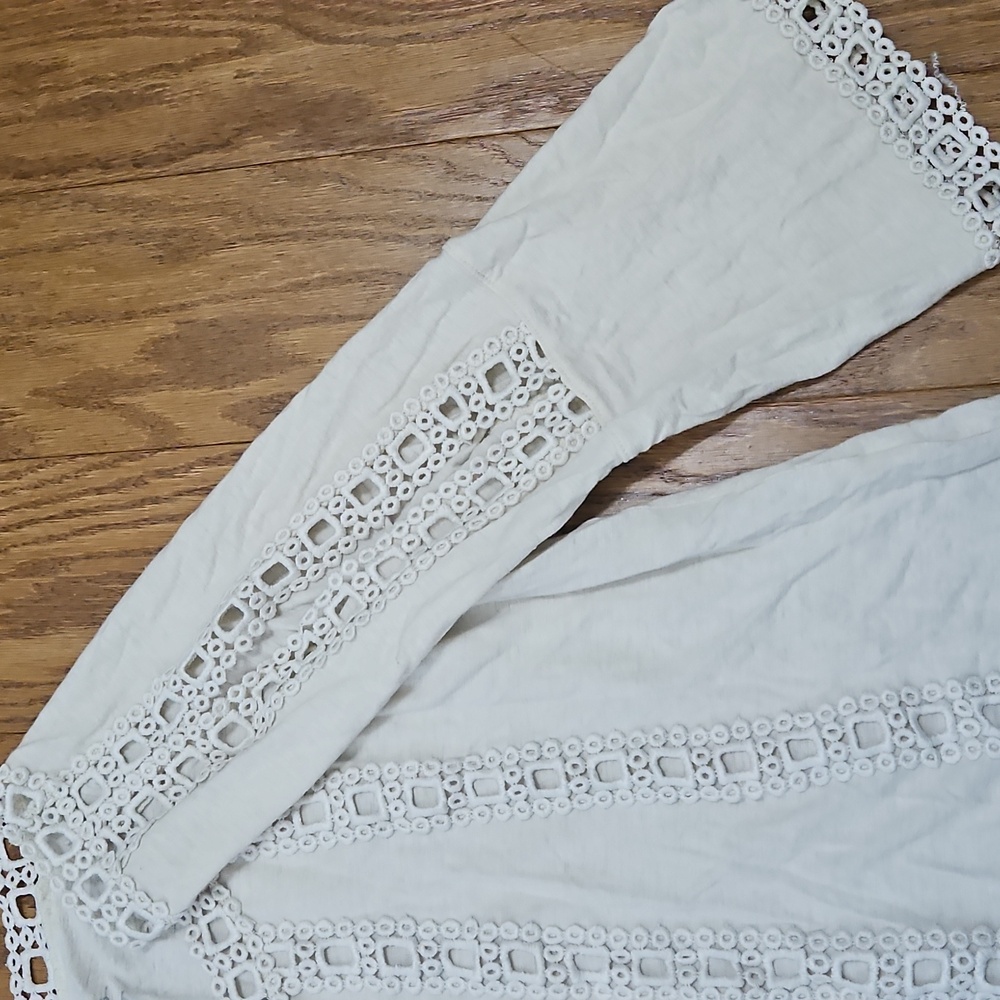 Chicos cream colored embroidered top in size M - Picture 5 of 6